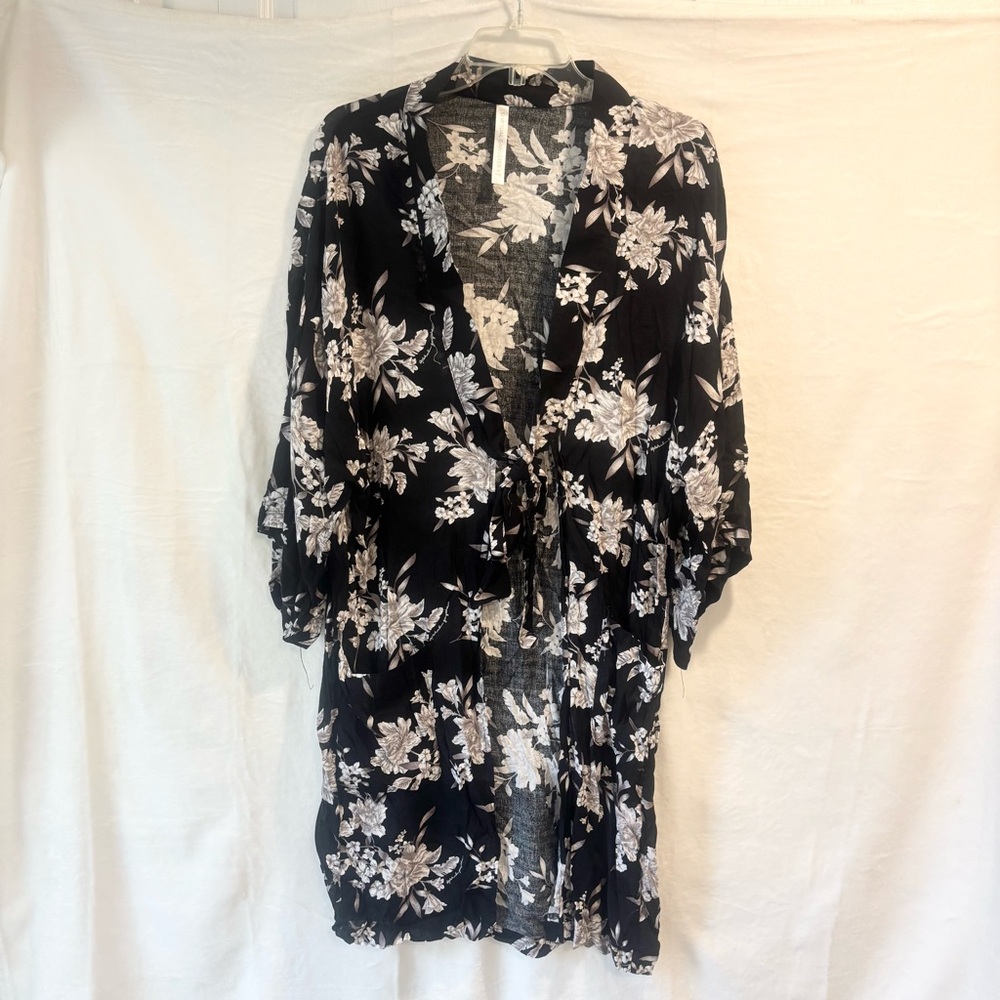 SPIRITUAL GANGSTER Floral Tie-Front Kimono Robe OS Black White Boho Duster